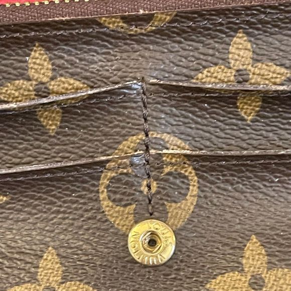 Louis Vuitton Emilie Wallet - Picture 12 of 13